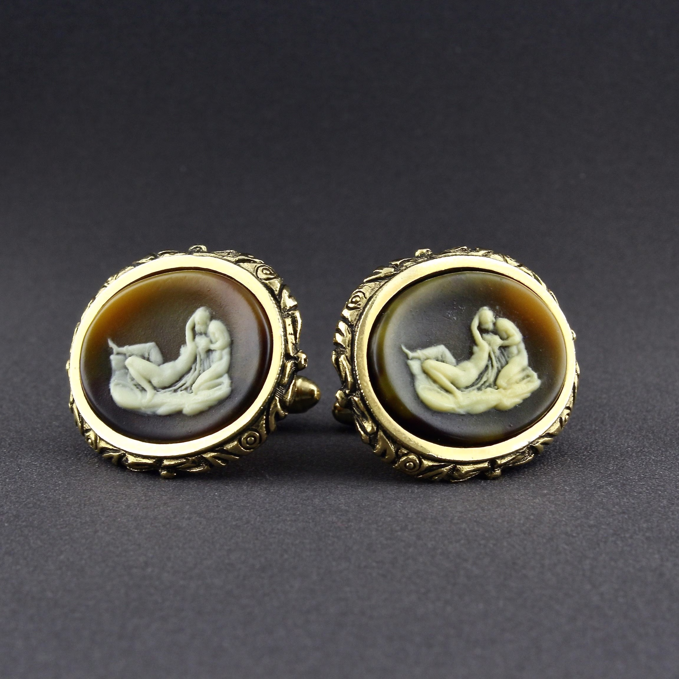 Vintage Dante Museum Masterpiece The Kiss Brown & White Incolay Stone Cameo Style Kissing Lovers in A Reclining Embrace Cufflinks